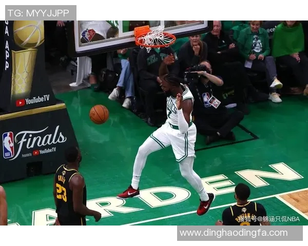 凯尔特人战胜魔术杰伦布朗全场狂砍36分10篮板5助攻表现出色