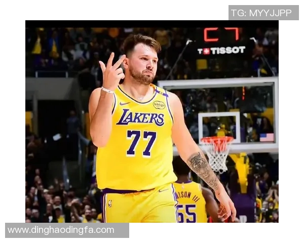 东契奇孤军奋战，湖人关键时刻失误频频，谁才是那根能扛起胜利的轴心？